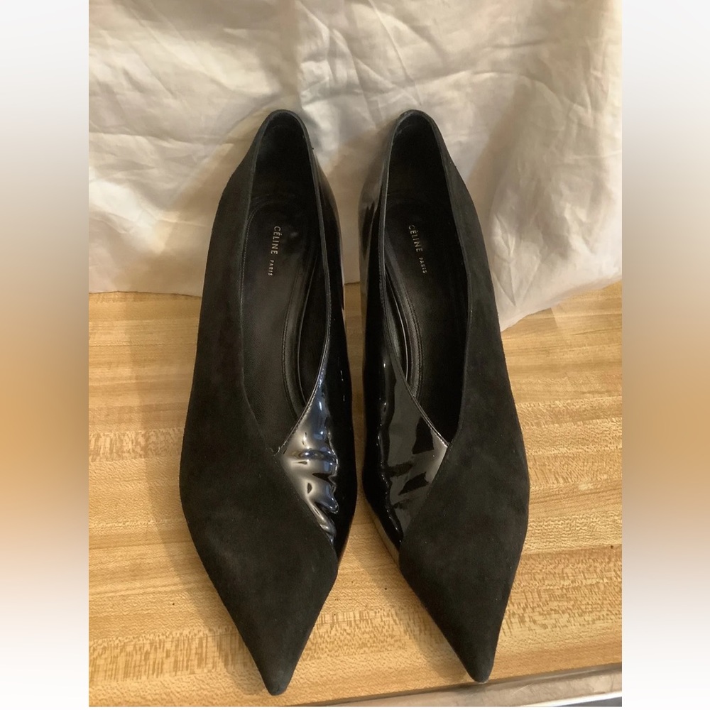 CELINE PARIS V-NECK SUEDE / PATENT LEATHER BLACK POINTY TOE PUMPS